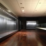 Προθήκες με ανοιγόμενη πρόσοψη μέσω αφανούς μηχανισμού