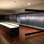 Προθήκες με ανοιγόμενη πρόσοψη μέσω αφανούς μηχανισμού