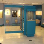 Προθήκες με ανοιγόμενη πρόσοψη μέσω αφανούς μηχανισμού