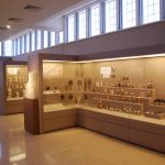 Προθήκες με ανοιγόμενη πρόσοψη μέσω αφανούς μηχανισμού