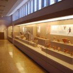 Προθήκες με ανοιγόμενη πρόσοψη μέσω αφανούς μηχανισμού