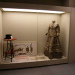 Προθήκες με ανοιγόμενη πρόσοψη μέσω αφανούς μηχανισμού