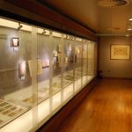 Προθήκες με ανοιγόμενη πρόσοψη μέσω αφανούς μηχανισμού