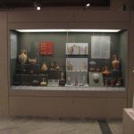 Προθήκες με ανοιγόμενη πρόσοψη μέσω αφανούς μηχανισμού