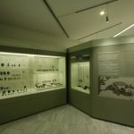 Προθήκες με ανοιγόμενη πρόσοψη μέσω αφανούς μηχανισμού