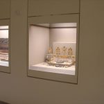 Προθήκες με ανοιγόμενη πρόσοψη μέσω αφανούς μηχανισμού