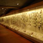 Προθήκες με ανοιγόμενη πρόσοψη μέσω αφανούς μηχανισμού