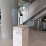 Προθήκες με ανοιγόμενη πρόσοψη μέσω αφανούς μηχανισμού